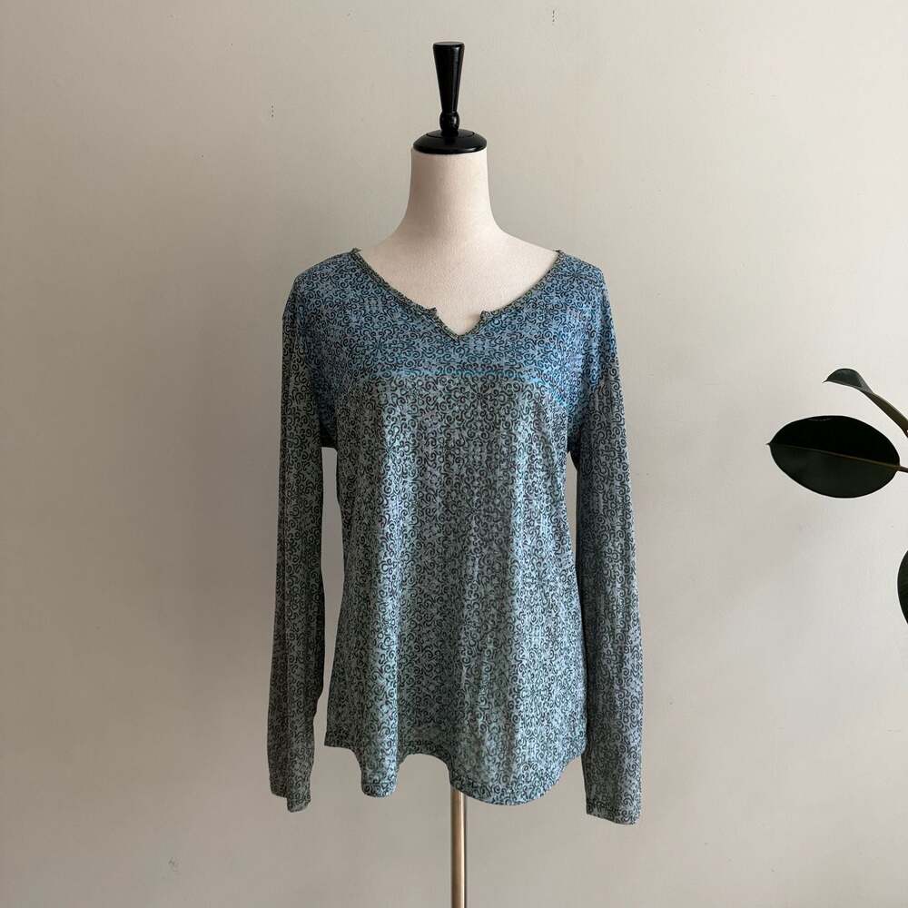 KUHL Women's Size XL Long Sleeve V-Neck Patterned Tops Bundle of 2 - Picture 8 of 12
